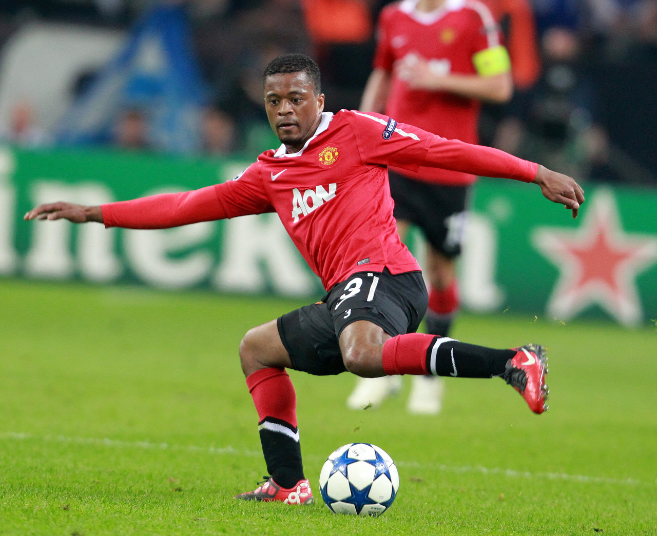 频频发起攻 频频发起攻